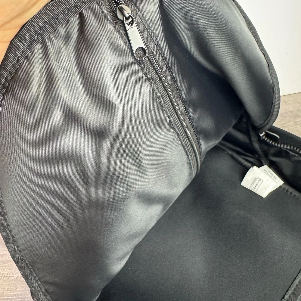 🎒BNWT ALO Yoga Stow Neoprene Backpack Col:black with pouch $328 - Picture 7 of 13